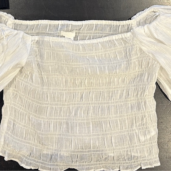 H&M smocked off the shoulder top - Picture 2 of 2